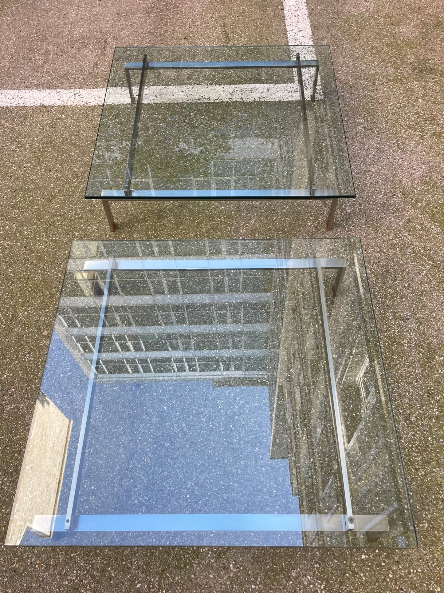 Tables basses verre et acier chromé satiné